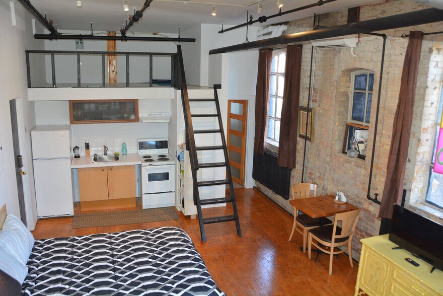 More Photos Of 2480 Dundas St W, Toronto Apartments For Sale