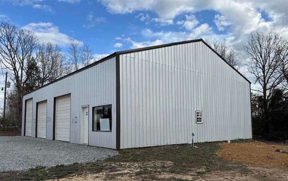 More Photos Of 6906 62/412 Highway, Viola Auto Repair For Sale