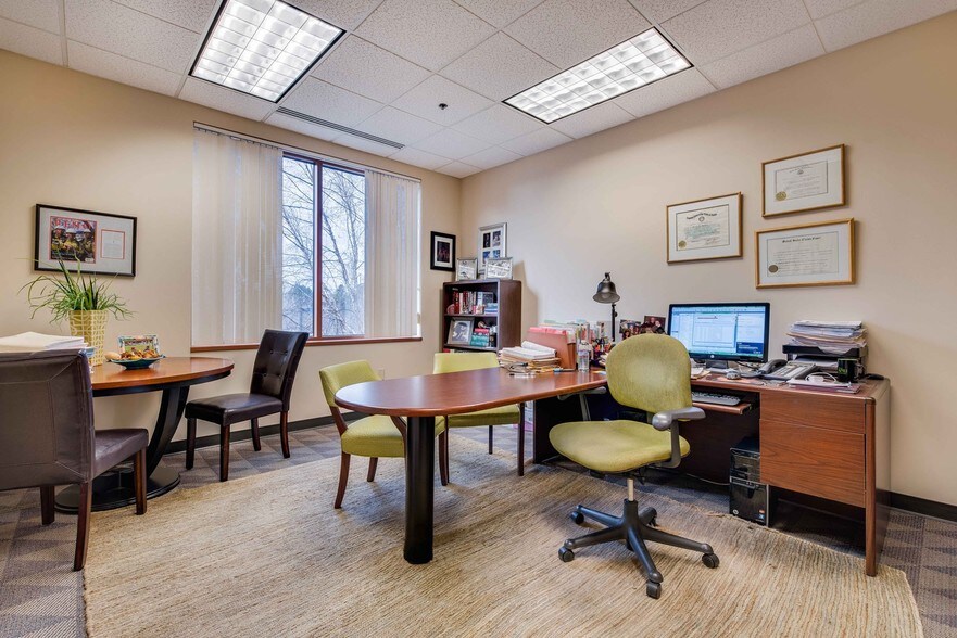 More Photos Of 412 E Parkcenter Blvd, Boise Office For Lease