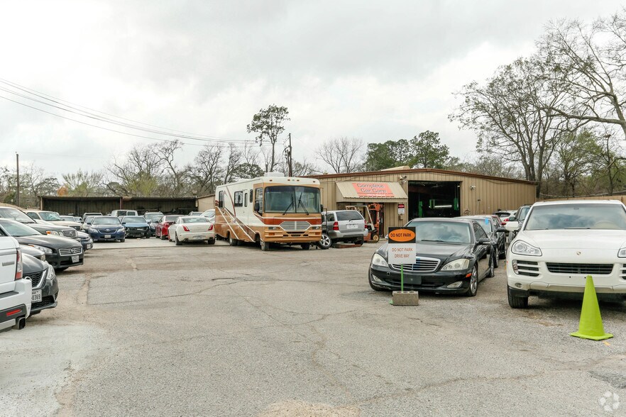 Primary Photo Of 4707 N Shepherd Dr, Houston Auto Repair For Sale