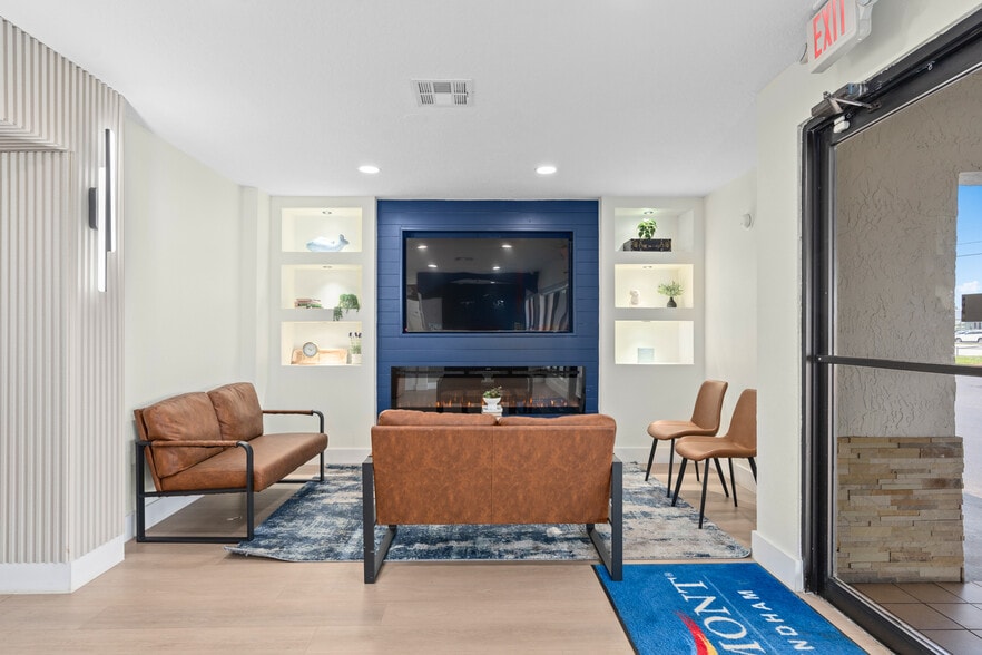 More Photos Of 3956 W Colonial Dr, Orlando Hotel For Sale