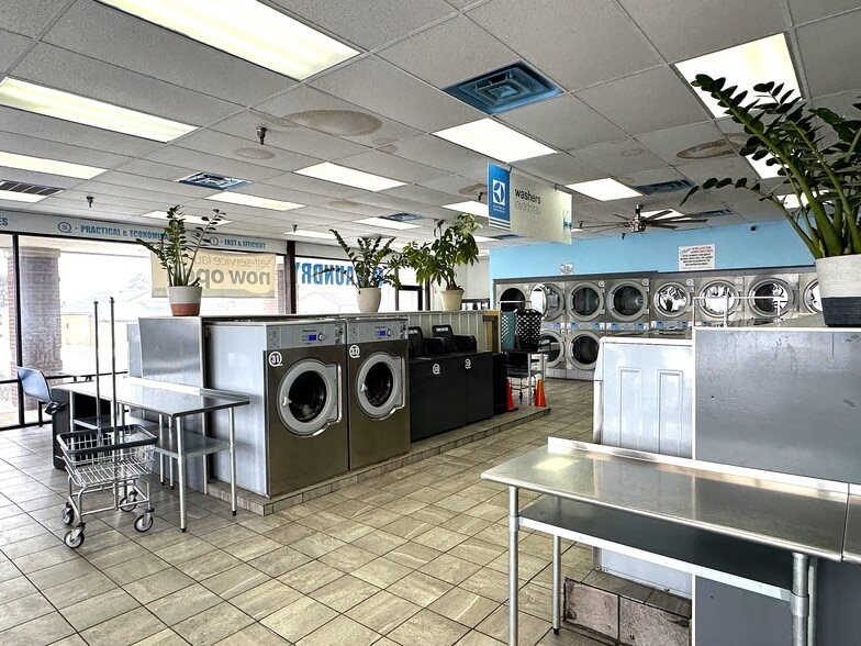 More Photos Of 8935-8947 Kingsridge Rd, Dayton Storefront Retail Office For Sale