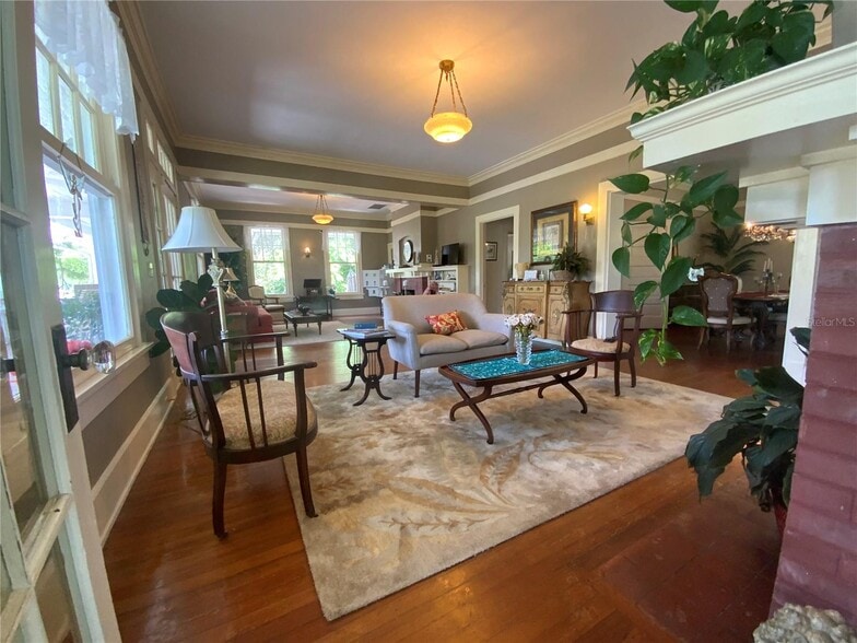 More Photos Of 606 E Oak St, Arcadia Hospitality For Sale