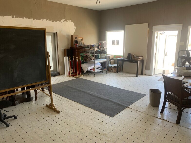 More Photos Of 123 N Main St, Centerfield General Retail For Lease