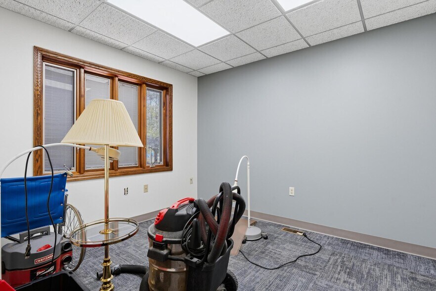 More Photos Of 244 Wilson Dr, Xenia Medical For Sale