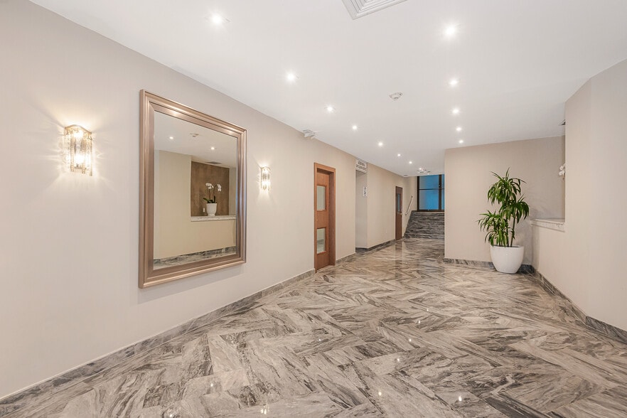 More Photos Of 5401 Collins Ave, Miami Beach Apartments For Sale