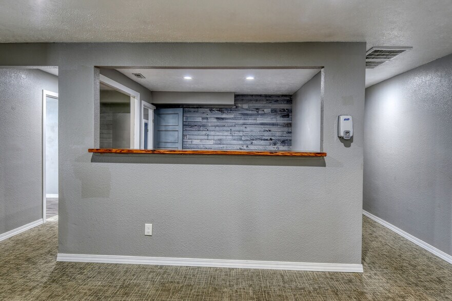 More Photos Of 10525 E Main Ave, Spokane Valley Office For Sale