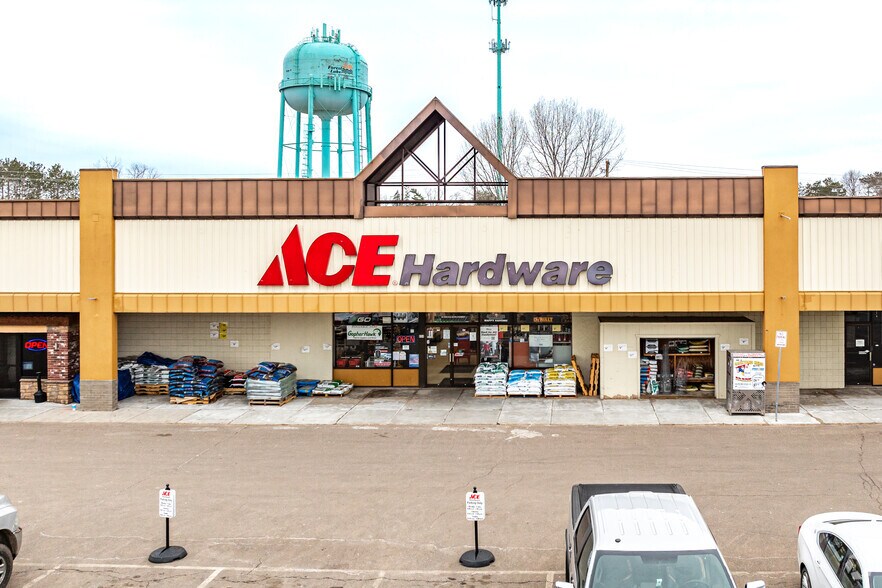 More Photos Of 804-840 S Lake St, Forest Lake General Retail For Lease
