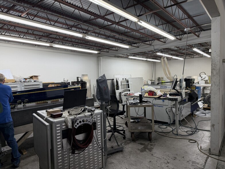 More Photos Of 3333 E Loop 820 S, Fort Worth Warehouse For Lease