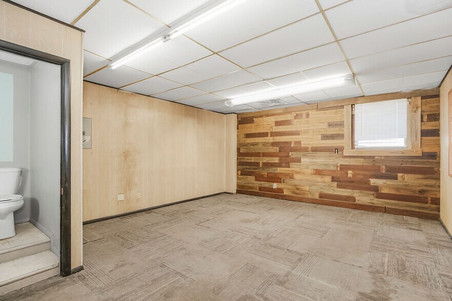 More Photos Of 1319 E Highway H, Liberty Warehouse For Lease