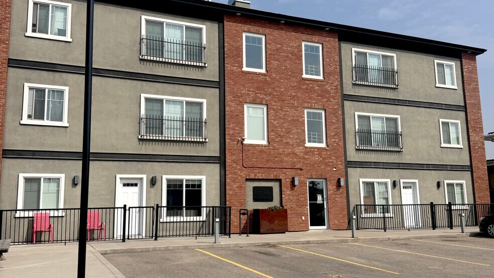 More Photos Of 4813 53 St, Red Deer Apartments For Sale