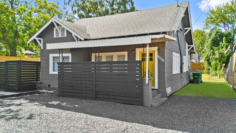 More Photos Of 6005 N Main St, Houston Office Residential For Sale