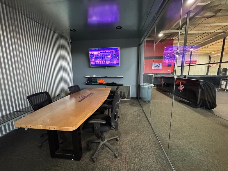 More Photos Of 10700 Sapp Brothers Dr, Omaha Warehouse For Sale