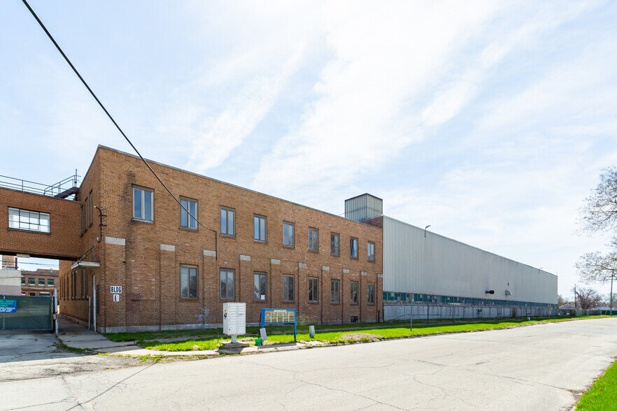 More Photos Of 2136 12th St, Rockford Industrial For Sale