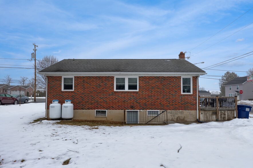 More Photos Of 445 Mountville Dr, Lebanon Office For Sale