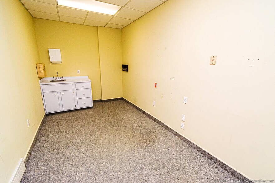 More Photos Of 110 Harbor Ln, Somers Point Medical For Sale