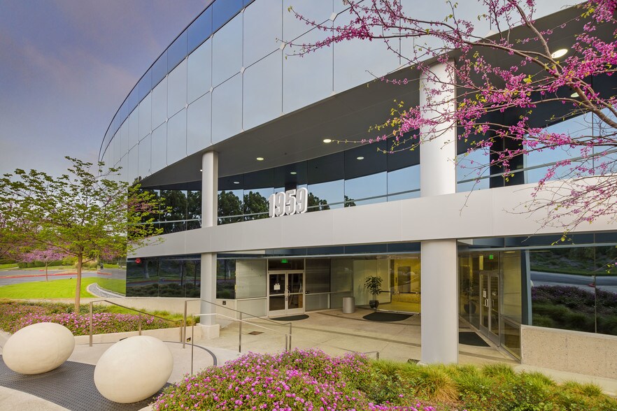 More Photos Of 1959 Palomar Oaks Way, Carlsbad Loft Creative Space For Lease