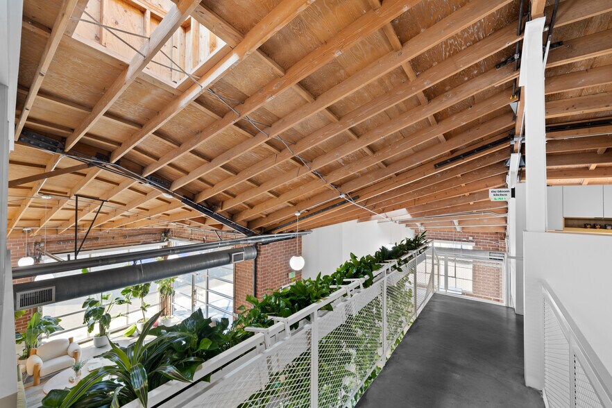 More Photos Of 523 Victoria Ave, Venice Loft Creative Space For Lease