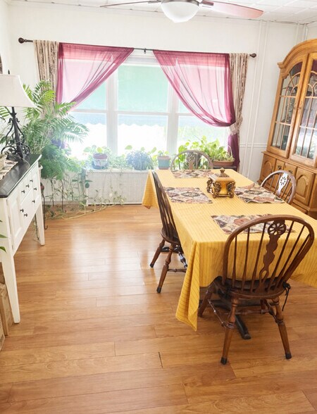More Photos Of 10 Bruen Ct, Rensselaer Hospitality For Sale