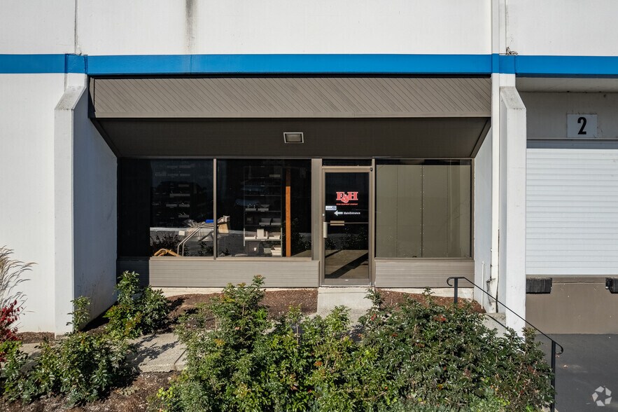 More Photos Of 8921-8995 SE Jannsen Rd, Clackamas Distribution For Lease