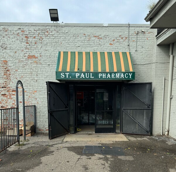 More Photos Of 9934-9940 Harper Ave, Detroit Storefront For Lease