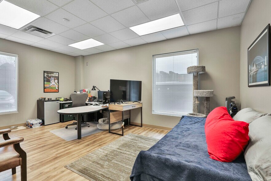 More Photos Of 1039 Sullivan Rd, Newnan Office For Lease