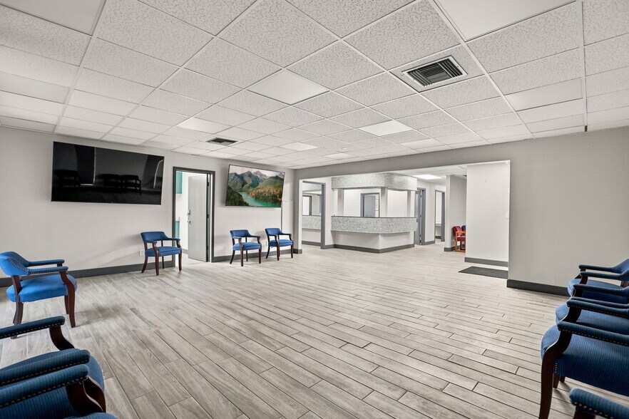 More Photos Of 901 N Grove St, Eustis Medical For Sale