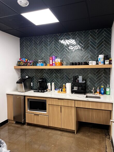 More Photos Of 5308 W Plano Pky, Plano Office For Sale