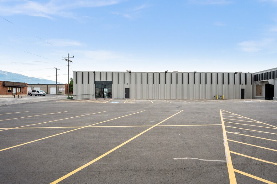 More Photos Of 7050 S 400 W, Midvale Showroom For Lease
