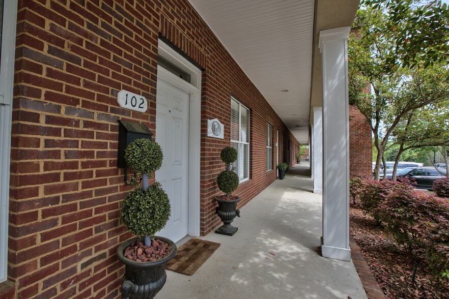 More Photos Of 2236 NE Capital Circle, Tallahassee Office For Lease