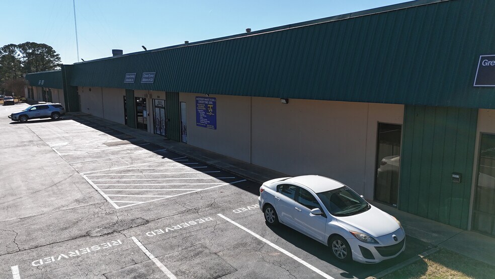 More Photos Of 2565-2579 Park Central Blvd, Decatur Distribution For Lease
