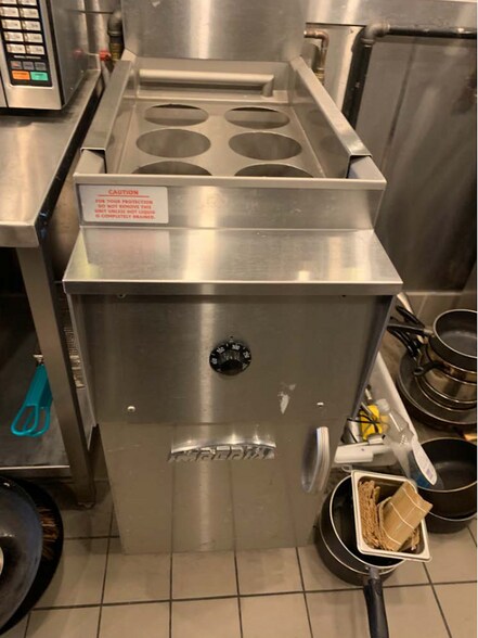 More Photos Of 92 2nd Ave, New York Apartments For Lease