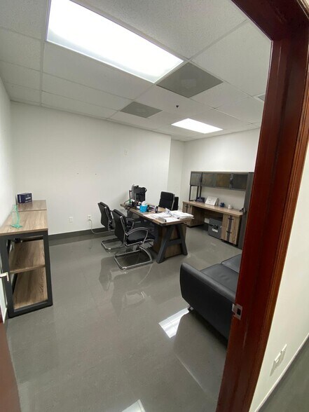 More Photos Of 10508 N Kendall Dr, Miami General Retail For Lease