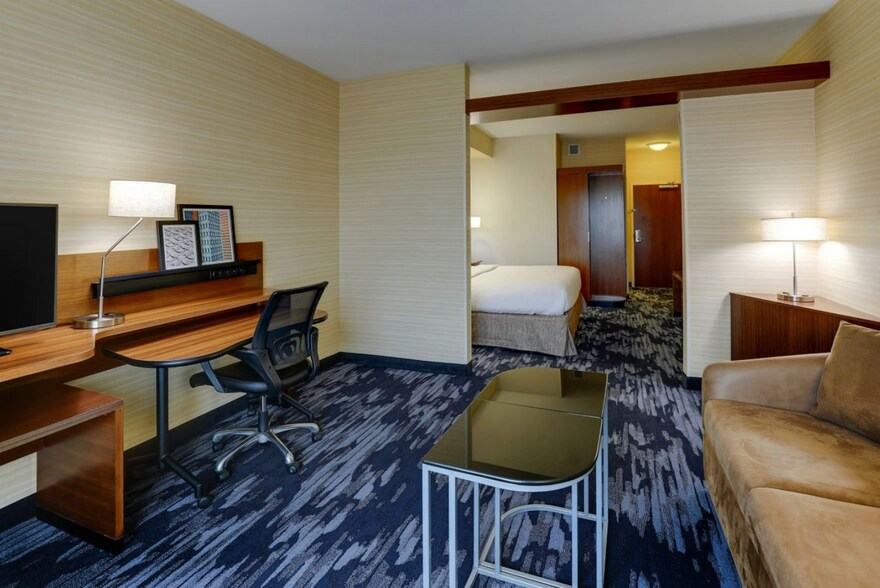 More Photos Of 1111 N Lorraine St, Hutchinson Hotel For Sale