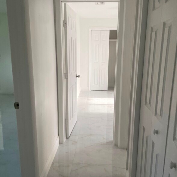 More Photos Of 5923 Pierce St, Hollywood Multifamily For Sale