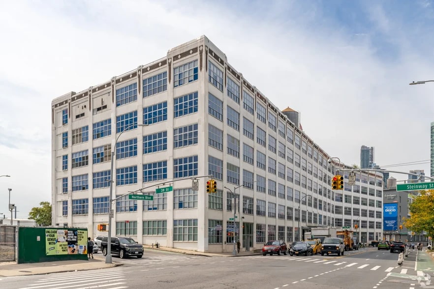 Primary Photo Of 3720 Northern Blvd, Long Island City Office For Lease