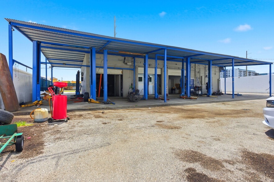 More Photos Of 612 N Dixie Hwy, Hollywood Auto Repair For Lease