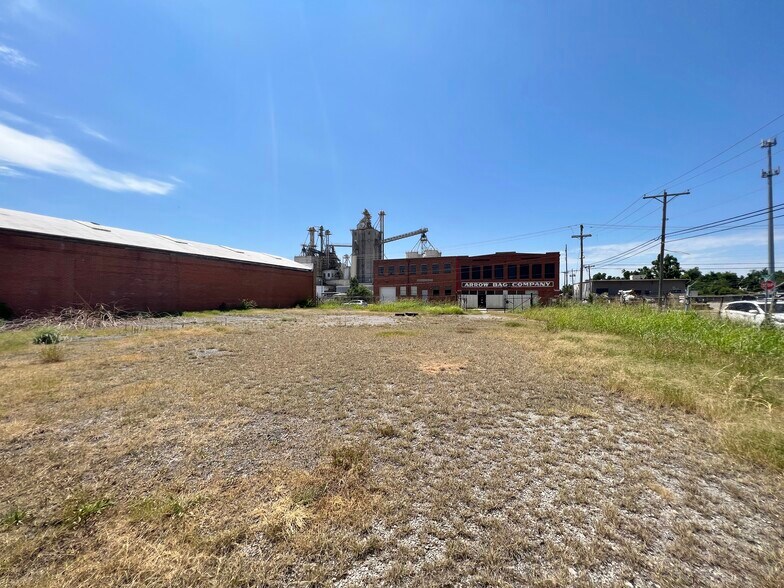 More Photos Of 1139 NW 4th St, Oklahoma City Land For Lease