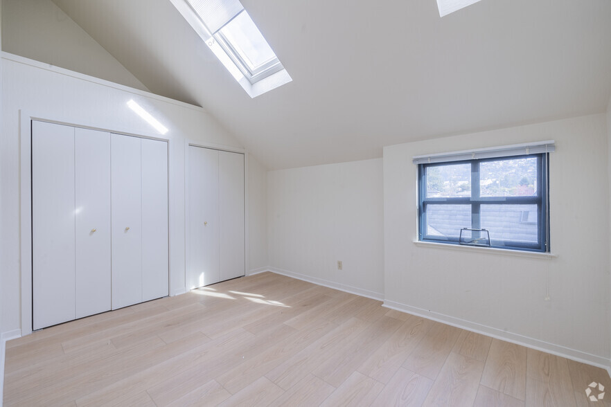 More Photos Of 2974-2980 College Ave, Berkeley Apartments For Lease