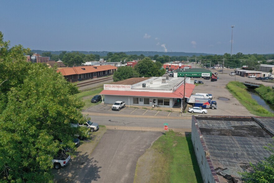 More Photos Of 301 N Commerce Ave, Russellville Warehouse For Sale