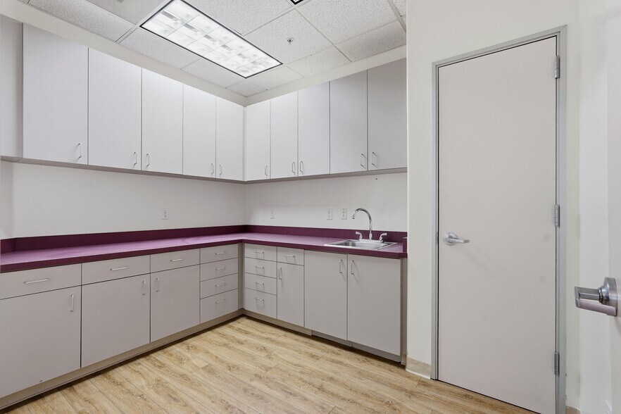 More Photos Of 1000 Newbury Rd, Thousand Oaks Medical For Sale