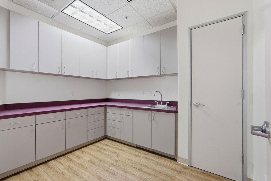 More Photos Of 1000 Newbury Rd, Thousand Oaks Medical For Sale