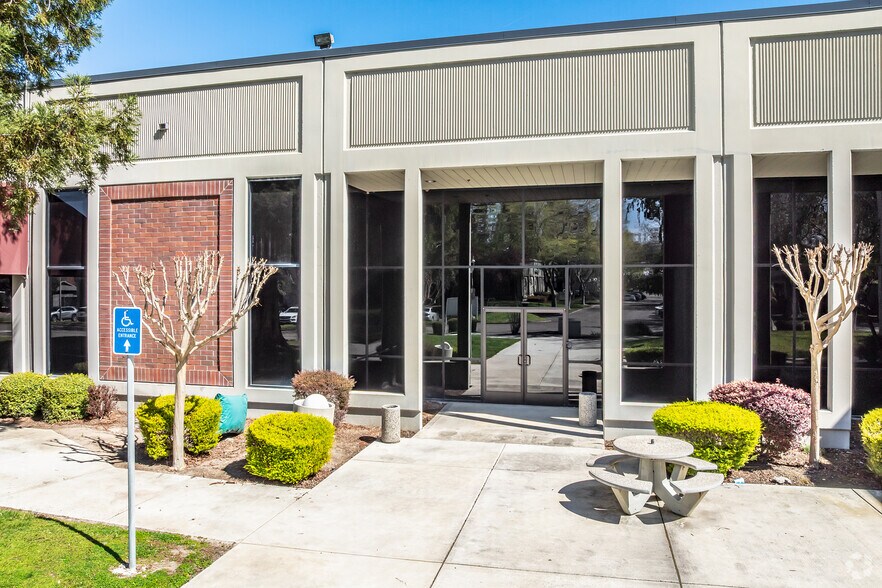 More Photos Of 3640 Northgate Blvd, Sacramento Office For Lease