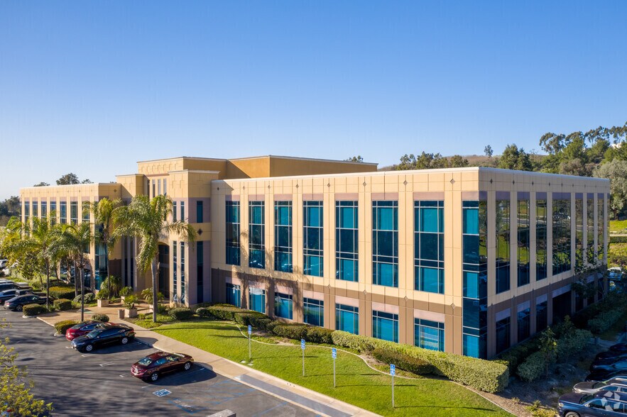 More Photos Of 1 Spectrum Pointe Dr, Lake Forest Office For Lease