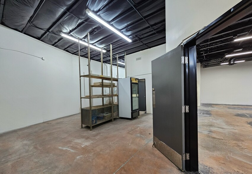 More Photos Of 4730 Spring Mountain Rd, Las Vegas Freestanding For Lease