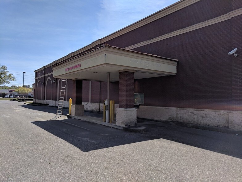 More Photos Of 664 Schillinger Rd S, Mobile Drugstore For Lease