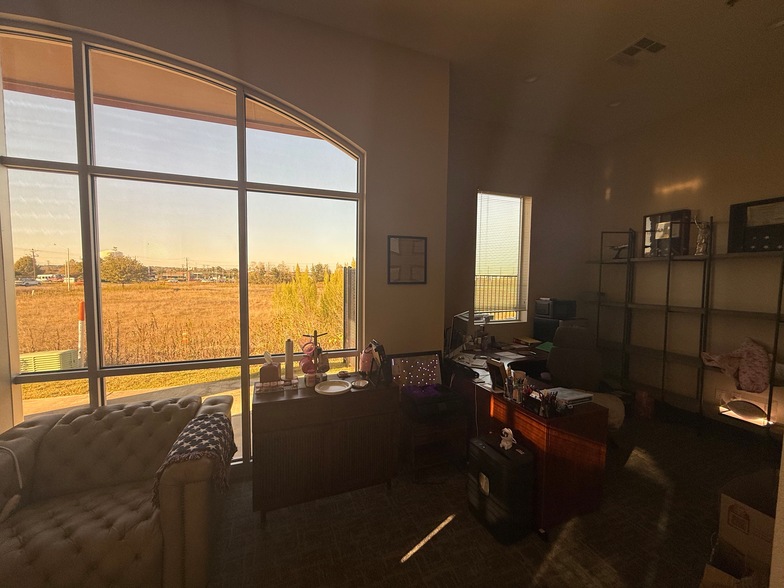 More Photos Of 1754 Bagdad Rd, Cedar Park Office For Sale