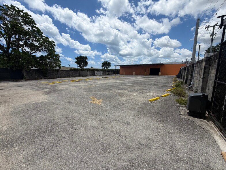 More Photos Of 1636 NE 12th Ter, Fort Lauderdale Manufacturing For Lease