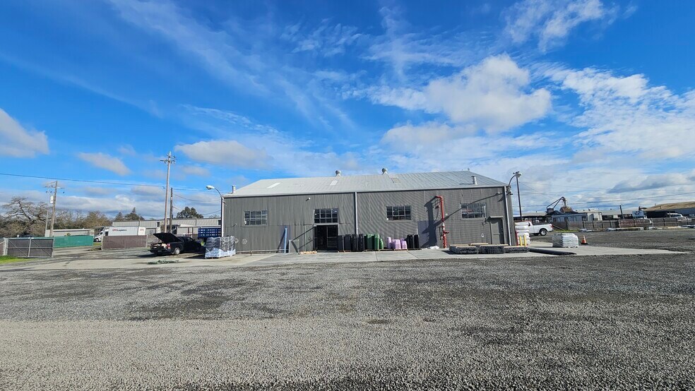 More Photos Of 930 Shiloh Rd, Windsor Unknown For Lease