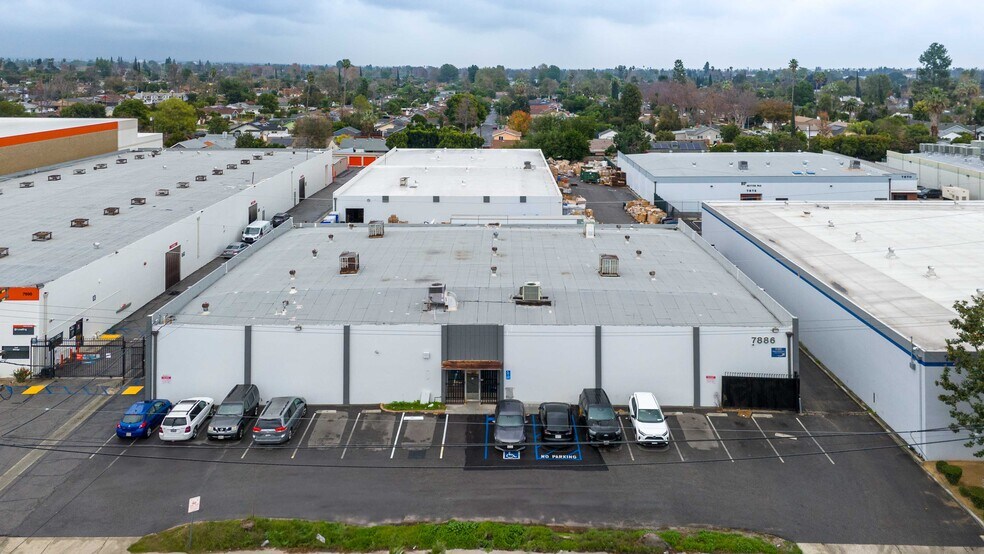 More Photos Of 7886 Deering Ave, Canoga Park Manufacturing For Lease
